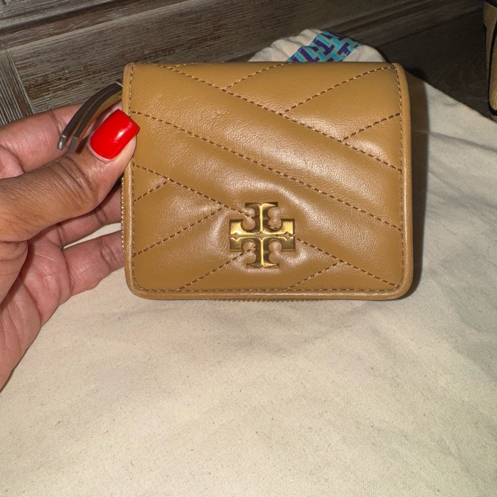 Kira chevron bi-fold wallet